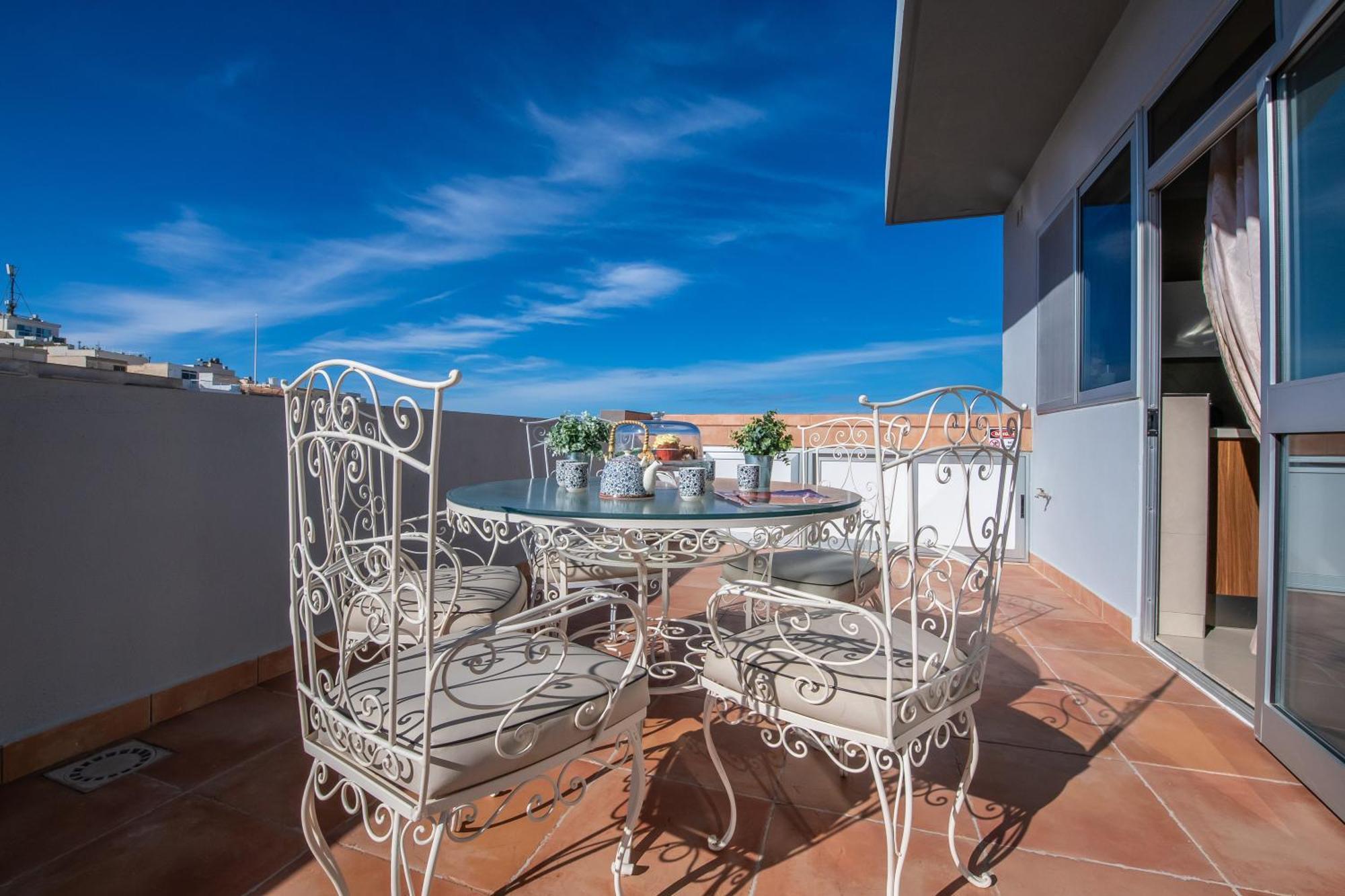 Francis Flats Modern Penthouse
