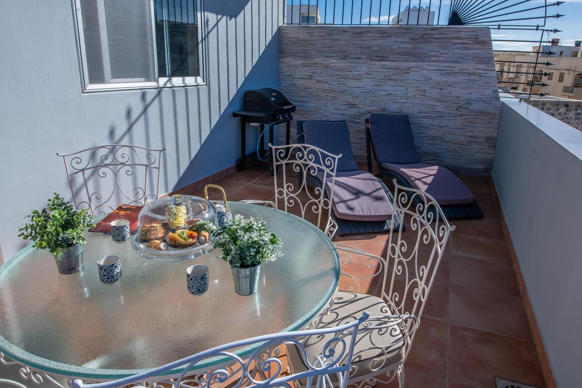 Francis Flats Modern Penthouse